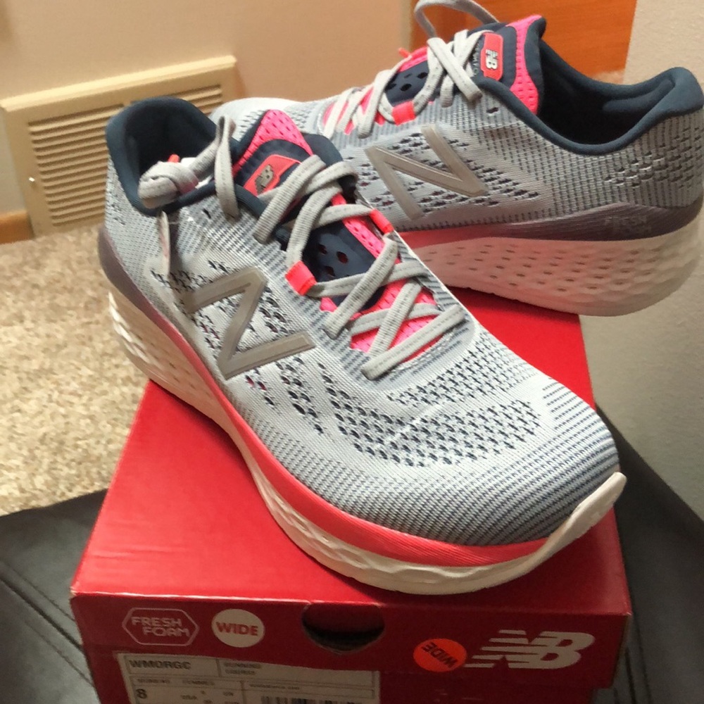 New Balance 8D women’s running shoe NWT
